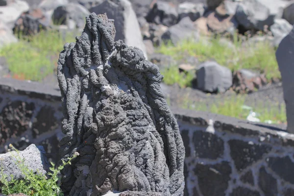 Frammento della lava vulcanica irrigidita. Etna, Sicilia, Italia — Foto Stock