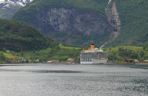 Rejs liniowej w Flåm. aurlands-fyorde, songe Fjord, Norwegia — Zdjęcie stockowe