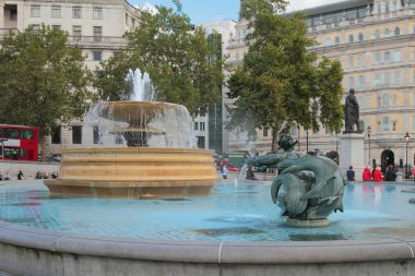Çeşme üzerindeki trafalgar Meydanı. Londra, İngiltere