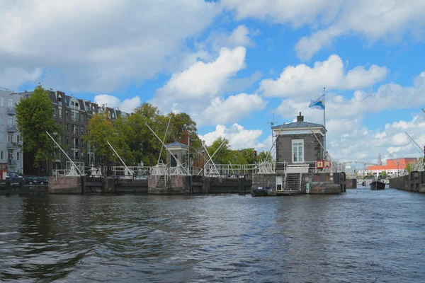 Stad van kanalen. Amsterdam, Nederland — Stockfoto