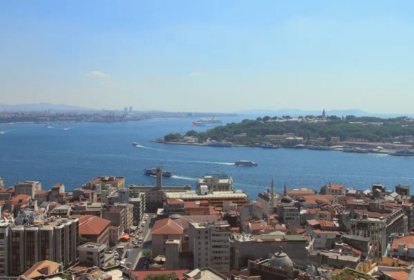 Passage Bosphorus and gulf Gold Horn. Istanbul, Turkey — Stock Photo, Image