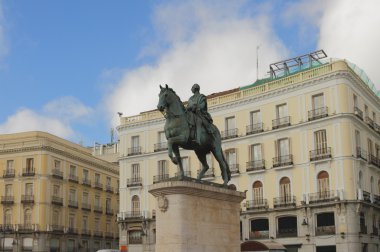 Karl'ın III heykele puerta del sol kare. Madrid, İspanya