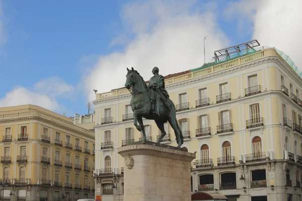 Karl's iii standbeeld op puerta del sol vierkante. Madrid, Spanje — Stockfoto