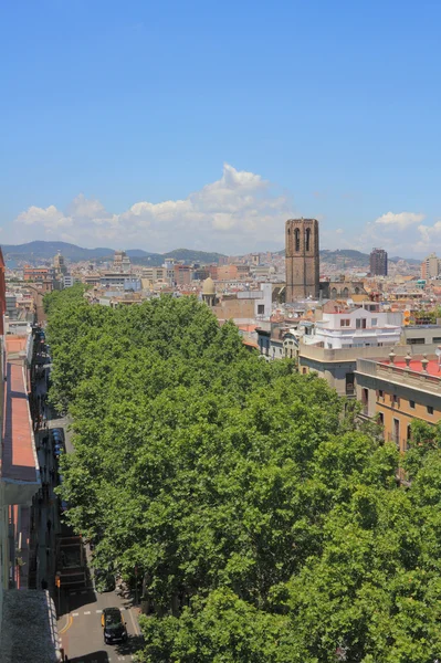 Bovenaanzicht op la rambla boulevard. Barcelona, Spanje — Stockfoto
