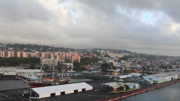 Poort en cruise terminal. Fort-de-France, Martinique — Stockvideo