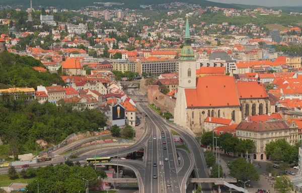 saint martin's Katedrali ve yol ve ulaşım sonucu. Bratislava, Slovakya