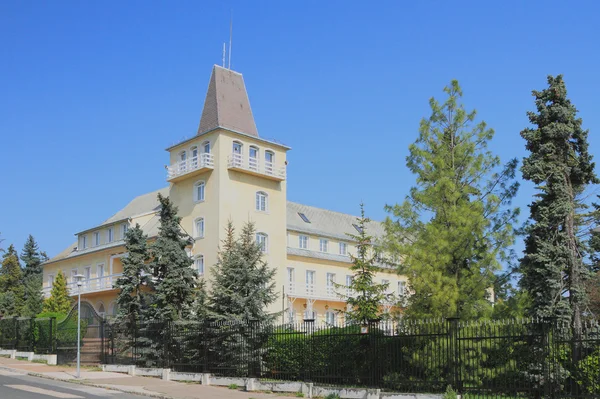 Hotel on Secheni's mountain (Széchenyihegy). Budapest, Hungary — Stockfoto