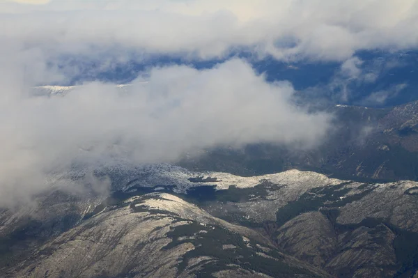 Fotografia aerea, nuvole e montagne. Pirenei, Spagna — Foto Stock