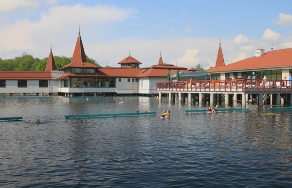 Località balneare popolare. Lago di Heviz, Ungheria — Foto Stock