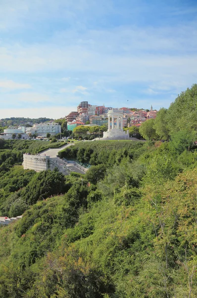 Passetto park ve anıt düşmüş. Ancona, İtalya — Stok fotoğraf