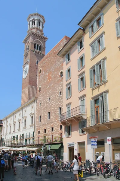 Square Erbe, tower Lamberti. Verona, Italy — Stock Photo, Image