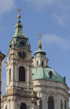 Belltower ve tapınak kubbe. St mikulash's Katedrali, prague, Çek Cumhuriyeti