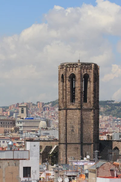 Klokkentoren. Santa-maria-del-pi kathedraal, barcelona, Spanje — Stockfoto
