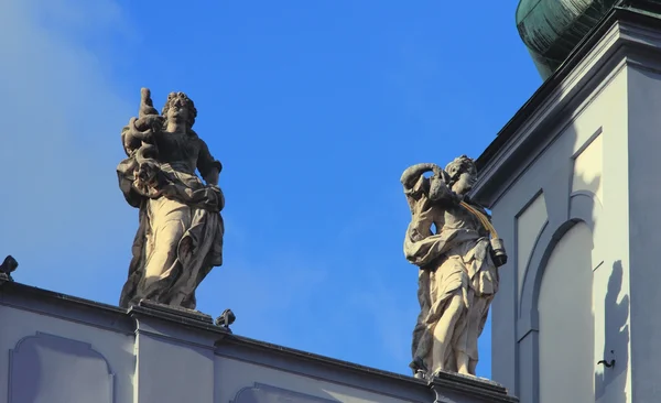 Statues on facade. Town hall, Cheske-Budeyovitsa, Czech Republic — Stock Photo, Image