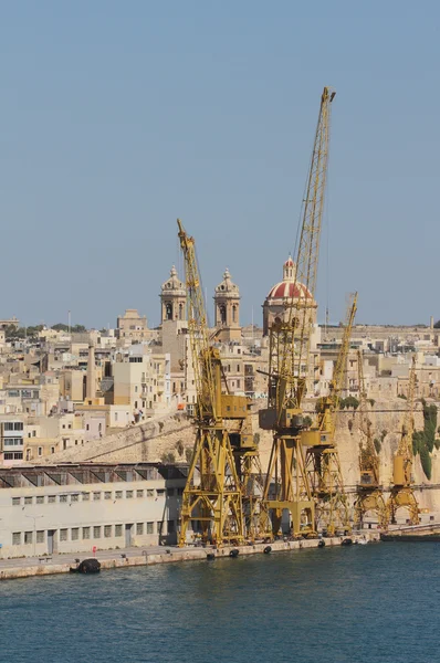 Porto de carga e cidade medieval. Senglea, Valletta, Malta — Fotografia de Stock