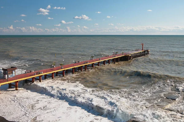 ピアスと嵐の海 アドラーソチロシア — ストック写真