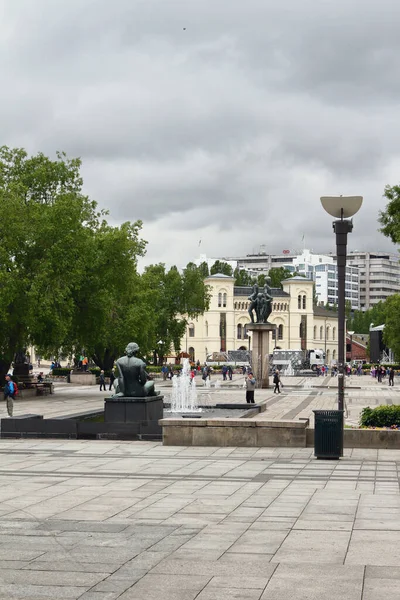 Oslo Norway Jun 2012 Statues Fountains Town Hall Square Radhusplassen — Stock Photo, Image