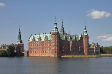 Göldeki ortaçağ kalesi. Frederiksborg, Hillerod, Danimarka