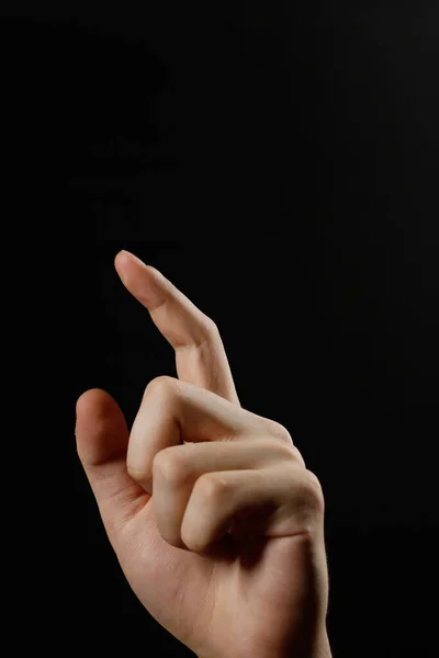 İşaret parmağı yukarı işaret ediyor