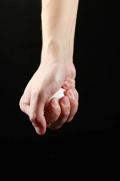 Tüm yumurta siyah arka planda.