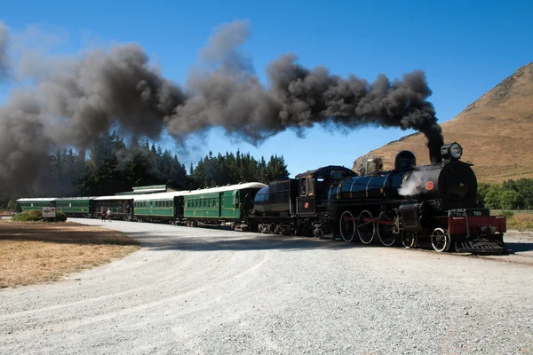 Uma partida de trem a vapor vintage no outback da Nova Zelândia — Fotografia de Stock