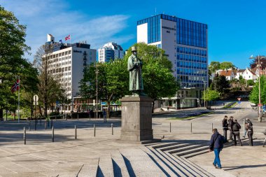 Stavanger şehir meydanında sabah erken saatlerde Norveç Anayasa Günü, 17 Mayıs 2018