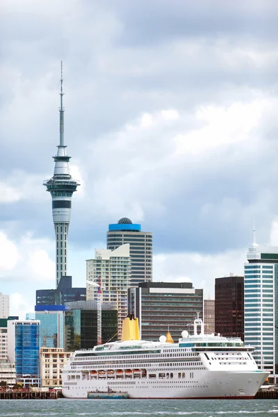 Auckland město a přístav z moře — Stock fotografie
