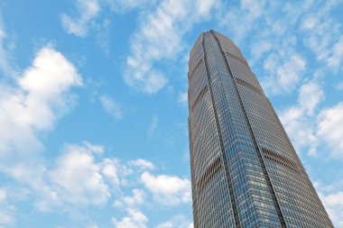 gökyüzüne uzayan kule