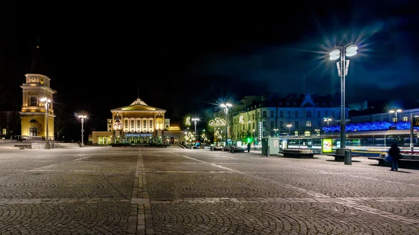 gece şehir meydanında tampere, Finlandiya