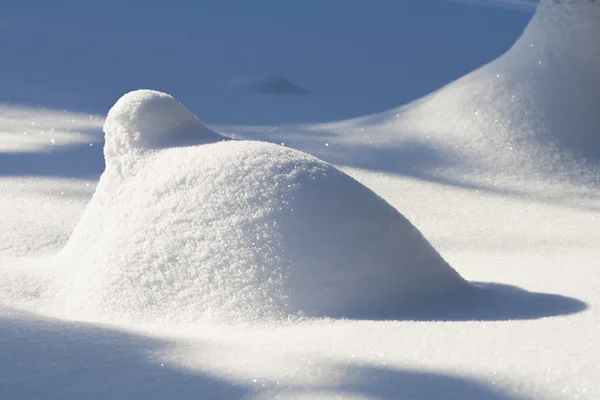 Pile of snow in bright sunlight — Stock Photo, Image