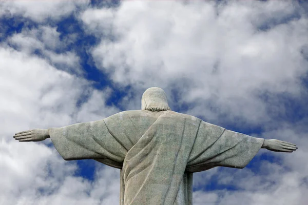 Estátua de Cristo Redentor por trás no Rio de Janeiro Brasil — Fotografia de Stock