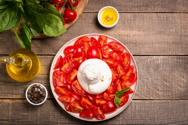Burrata Cheese Salad Tomatoes Olive Oil Seasoning Fresh Food Concept — Stok fotoğraf