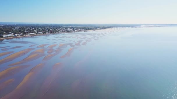Exposed Coastal Sand Flats Low Tide Developed Area Houses Shoreline — Vídeos de Stock