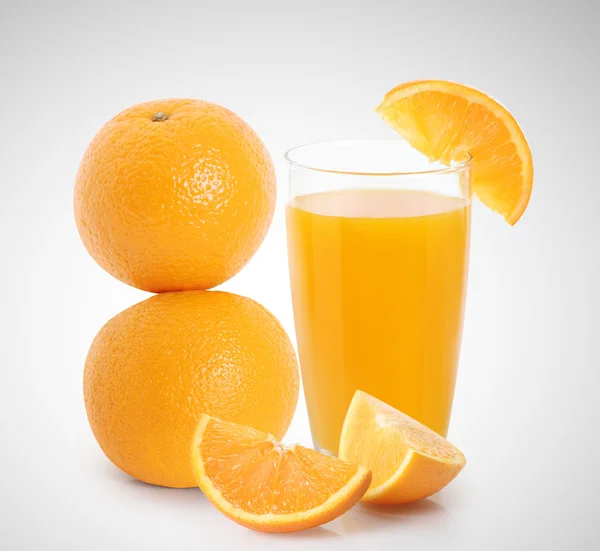 Sinaasappelsap en schijfjes — Stockfoto