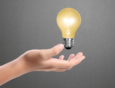 fikirler ampul ışık yandan