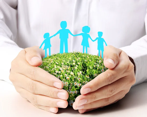 Kağıt zinciri aile götürdü eller korunması ile