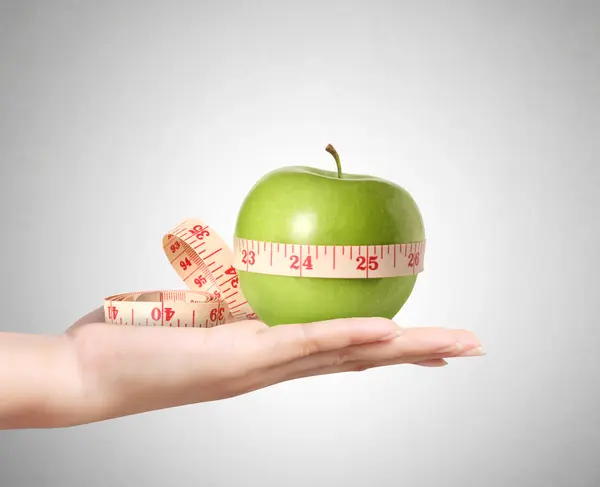 Hands holding apple — Stock Photo, Image