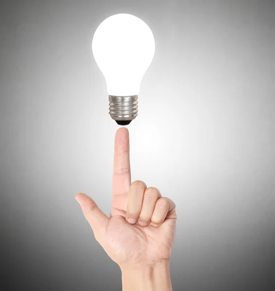 アイデア電球の光の手 — ストック写真