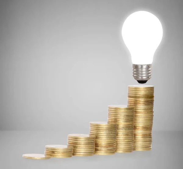 Money saved in different kinds of light bulbs — Stock Photo, Image