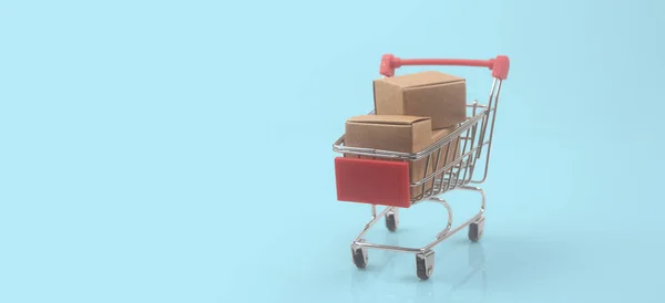 ボックスショッピングと配達の概念とおもちゃのショッピングカート 消費者社会の動向 — ストック写真