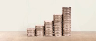 Ticari grafiği olan para yığını, mali yatırım kavramı