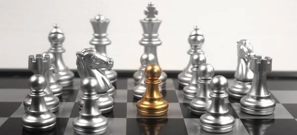 Schachbrettspielkonzept Von Geschäftsideen Und Wettbewerb Und Strategiekonzeption Und Finanzierung Von — Stockfoto