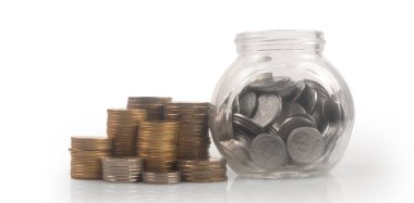 Ticari grafikli sikke, finansal yatırım konsepti ve bir Piggy Bank