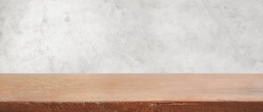 Ahşap raflar ve tuğla duvar arkaplanı. Ürün ve benzeri şeyler için.