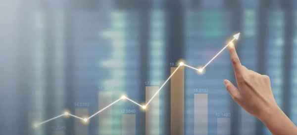 Gráficos Tocantes Mão Indicador Financeiro Gráfico Análise Economia Mercado Contábil — Fotografia de Stock