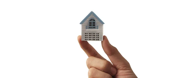 Ręczne Trzymanie Modelu Domu Ubezpieczenie Nieruchomości Bezpieczeństwo Koncepcja Domu Kupna — Zdjęcie stockowe
