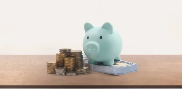 Munten Met Handelsgrafiek Financieel Beleggingsconcept Een Piggy Bank — Stockfoto