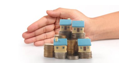 Ev Yapısı, iş yeri fikri, model ev ve madeni para.