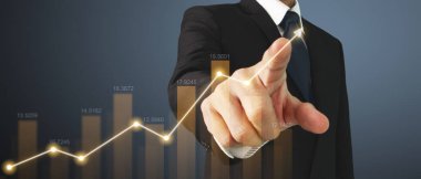 İşadamı grafik büyümesi ve grafik pozitif göstergelerin artması planı