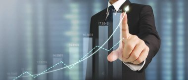 İşadamı grafik büyümesi ve grafik pozitif göstergelerin artması planı